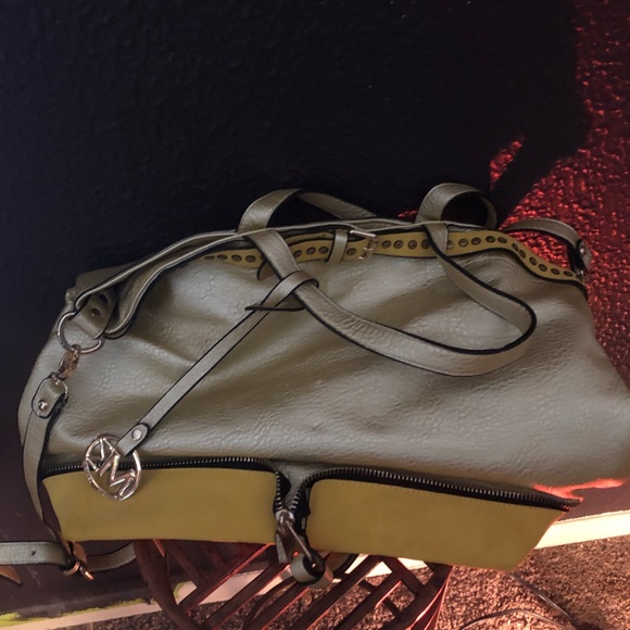 To many purses - Picture 7 of 8